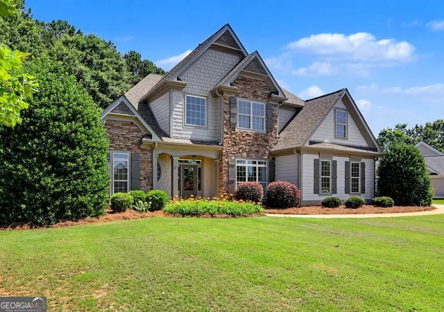 Photo 3 of Single family home for sale at 4 White Oak Ln, Sharpsburg, GA 30277 | MLS# 10786089 | Listing updated on 2026-08-24