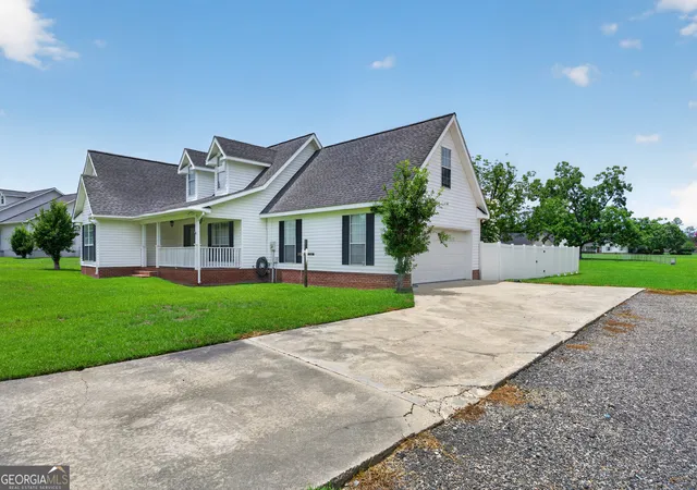 Homes for sale in Blackshear, GA | 3808 Deer Run Dr, Blackshear, GA 31516 | MLS# 10790566