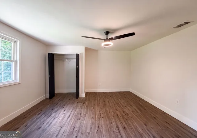 Photo 3 of Single family home for sale at 470 Oak Dr, Hapeville, GA 30354 | MLS# 10802793 | Listing updated on 2026-09-17