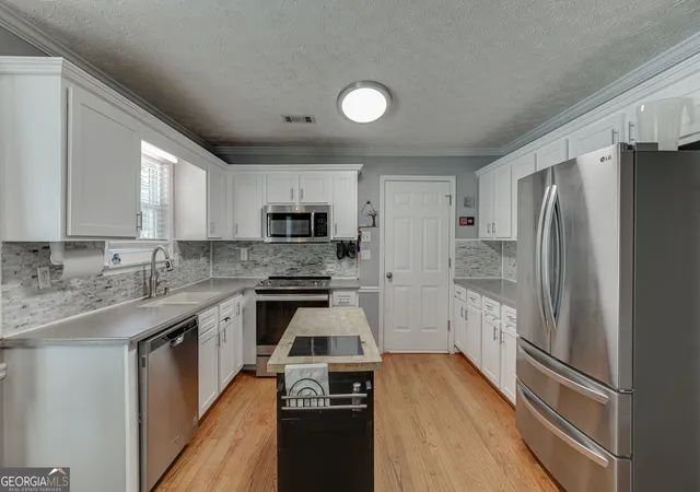Photo 4 of Single family home for sale at 3220 Plantation Run Dr, Loganville, GA 30052 | MLS# 10834204 | Listing updated on 2026-09-10