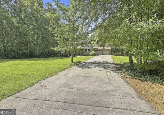2nd image of 105 Hickory Pl, Fayetteville, GA 30214 | MLS# 10826724