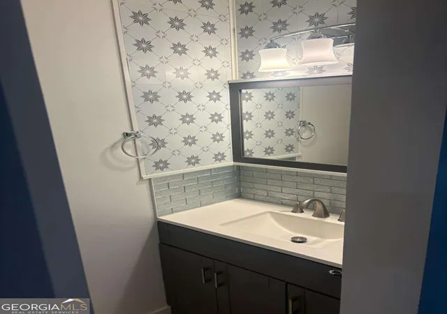 2nd image of 1818 Ashborough Cir SE, Marietta, GA 30067