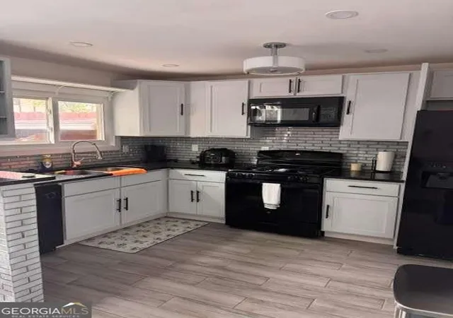 2nd image of 1818 Ashborough Cir Se #D, Marietta, GA 30067 | MLS# 10826629