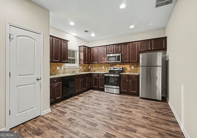 Photo 4 of Sale Pending at 1124 Easley Ct SE, Lawrenceville, GA 30045 | MLS# 10820911 | Listing updated on 2026-08-17
