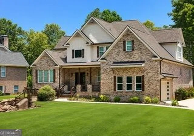 Photo 2 of Single family home for sale at 3574 Graycliff Rd, Snellville, GA 30039 | MLS# 10812655 | Listing updated on 2026-09-17