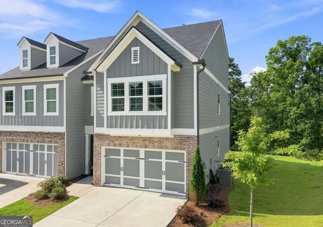 Photo 3 of Townhouse for sale at 229 Lakeside Pl, Canton, GA 30114 | MLS# 10826368 | Listing updated on 2026-08-28