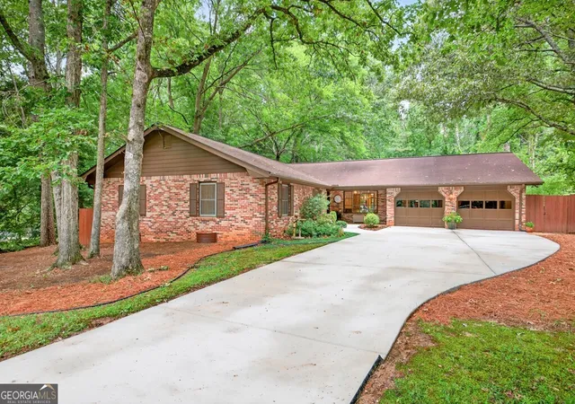 Photo 3 of Single family home for sale at 1249 Heritage Hills Cir, Snellville, GA 30078 | MLS# 10777283 | Listing updated on 2026-07-21