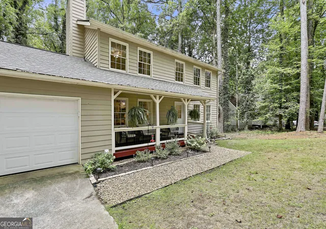 Photo 3 of Single family home for sale at 195 Oak St, Fayetteville, GA 30215 | MLS# 10813360 | Listing updated on 2026-08-24