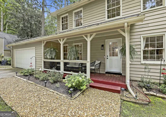 Photo 4 of Single family home for sale at 195 Oak St, Fayetteville, GA 30215 | MLS# 10813360 | Listing updated on 2026-10-29