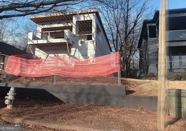 Photo 4 of Single family home for sale at 1122 West Ave SW, Atlanta, GA 30315 | MLS# 10691217 | Listing updated on 2026-09-23