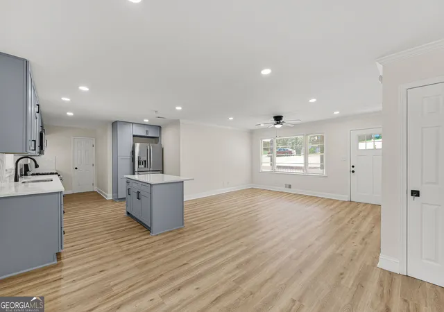 Photo 2 of Single family home for sale at 6064 Oak Hill Dr Sw, Austell, GA 30168 | MLS# 10835177 | Listing updated on 2026-09-11
