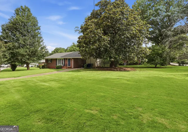 Photo 2 of Single family home for sale at 2224 Rando Ln Nw, Atlanta, GA 30318 | MLS# 10832086 | Listing updated on 2026-09-09