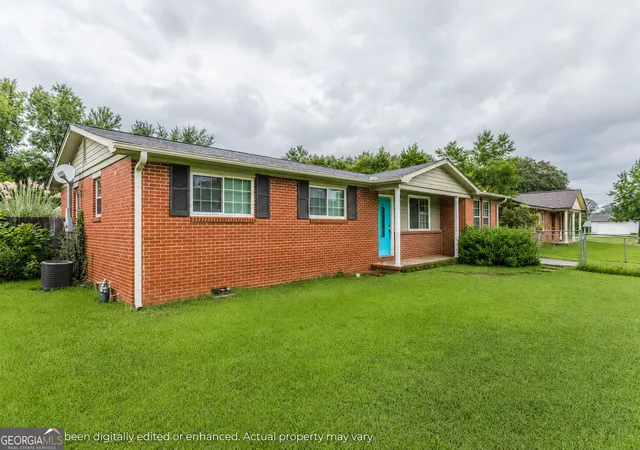 Photo 2 of Sale Pending at 121 Karen Dr, Warner Robins, GA 31088 | MLS# 10835470 | Listing updated on 2026-09-19