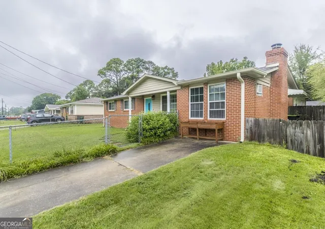 Photo 3 of Sale Pending at 121 Karen Dr, Warner Robins, GA 31088 | MLS# 10835470 | Listing updated on 2026-09-19