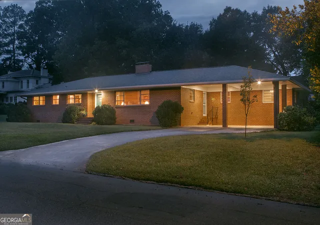 Photo 3 of Single family home for sale at 437 Pine St, Madison, GA 30650 | MLS# 10828287 | Listing updated on 2026-10-04