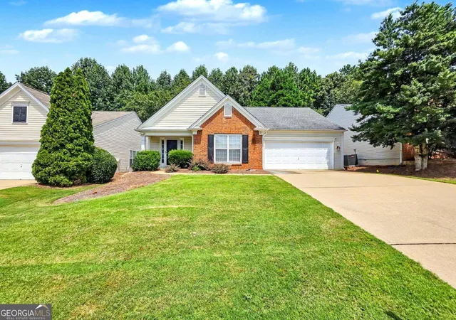 Photo 3 of Sale Pending at 6730 Waveland Dr, Cumming, GA 30040 | MLS# 10827122 | Listing updated on 2026-09-10