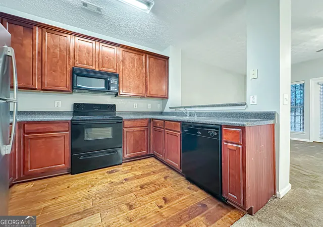 Listing Photo 5 - Condo for sale in building located at 4283 High Park Ln, Atlanta, GA 30344 - Unit # 10