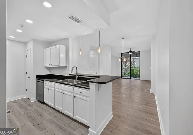 Photo 2 of Condo for sale at 3040 Peachtree Rd Nw #313, Atlanta, GA 30305 | MLS# 10810566 | Listing updated on 2026-09-14