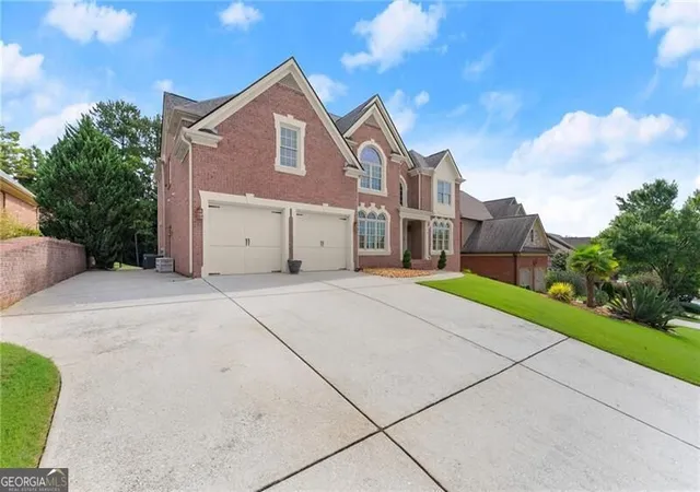Photo 2 of Sale Pending at 3960 Bonnett Creek Ln, Hoschton, GA 30548 | MLS# 10835406 | Listing updated on 2026-10-22