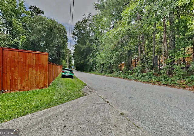 Photo 12 of Sale Pending at 2323 Daniel Rd Sw, Atlanta, GA 30331 | MLS# 10797982 | Listing updated on 2026-08-20