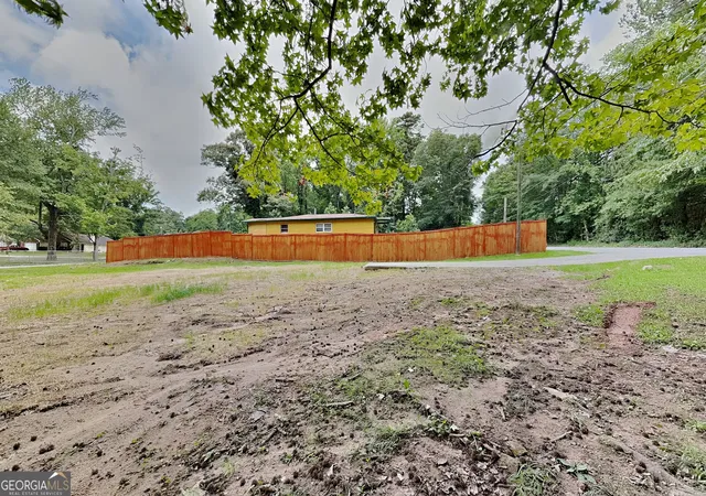 Photo 2 of Sale Pending at 2323 Daniel Rd Sw, Atlanta, GA 30331 | MLS# 10797982 | Listing updated on 2026-08-20