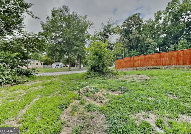 Photo 4 of Sale Pending at 2323 Daniel Rd SW, Atlanta, GA 30331 | MLS# 10797982 | Listing updated on 2026-08-20