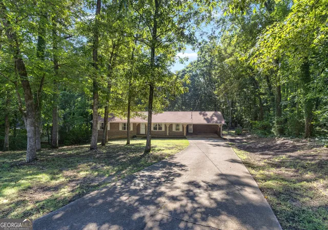 3rd image of 3970 N Martin Wy, Lithia Springs, GA 30122 | MLS# 10808351