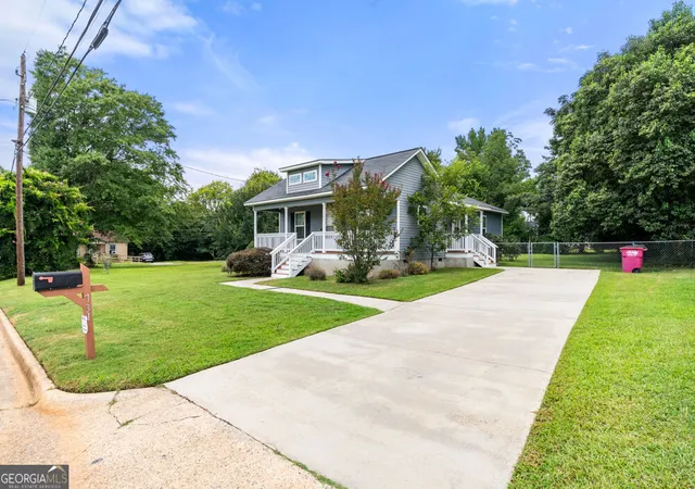 Photo 3 of Sale Pending at 731 Shi Pl, Macon, GA 31206 | MLS# 10823482 | Listing updated on 2026-09-18