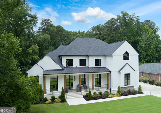 Photo 2 of Mansion for sale at 575 Indian Hills Pkwy Ne, Marietta, GA 30068 | MLS# 10784089 | Listing updated on 2026-09-14
