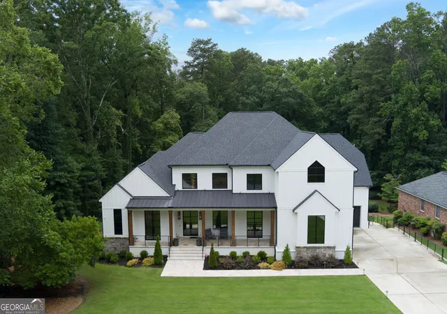 Photo 3 of Mansion for sale at 575 Indian Hills Pkwy Ne, Marietta, GA 30068 | MLS# 10784089 | Listing updated on 2026-09-14