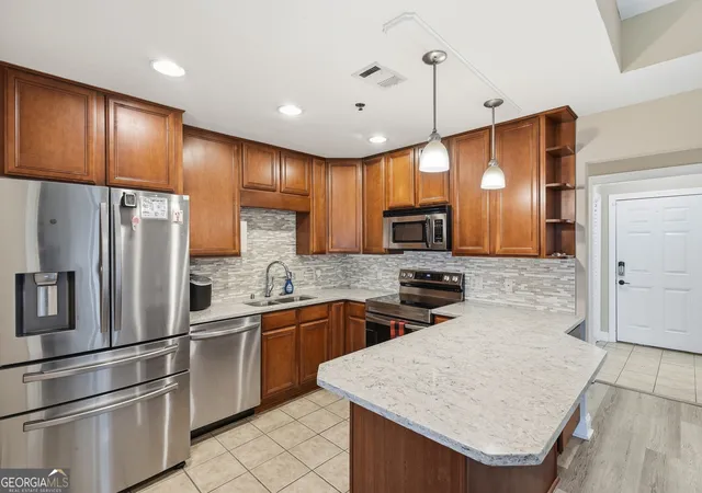 Listing Photo 4 - Condo for sale in building located at 91 Screven St, Darien, GA 31305 - Unit #B204