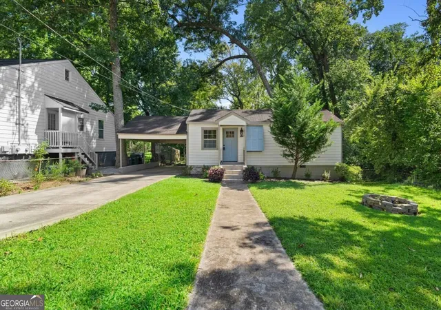 Photo 2 of Single family home for sale at 138 W Dixie Ave Se, Marietta, GA 30008 | MLS# 10829995 | Listing updated on 2026-09-03