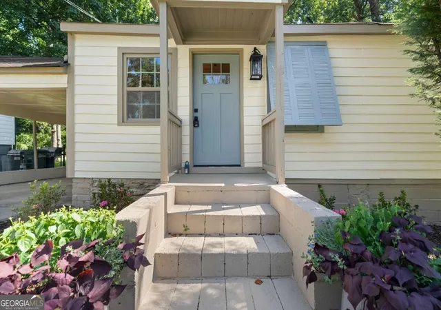 Photo 3 of Single family home for sale at 138 W Dixie Ave Se, Marietta, GA 30008 | MLS# 10829995 | Listing updated on 2026-09-03