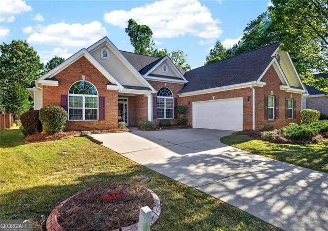 Homes for sale in Fairburn, GA | 8004 Larksview Dr, Fairburn, GA 30213 | MLS# 10735202