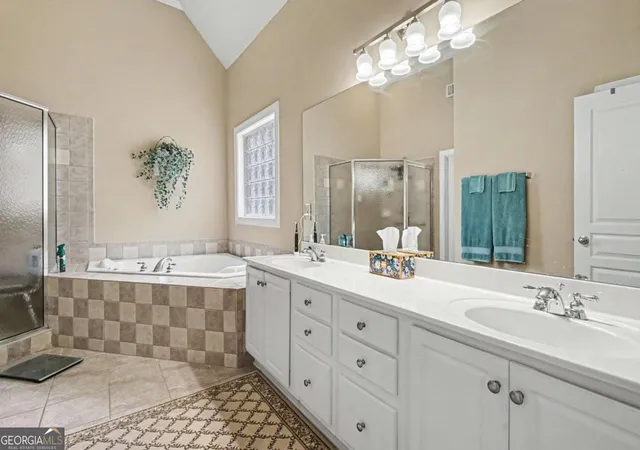 Photo 4 of Single family home for sale at 7780 Leeward Cvs Ct, Cumming, GA 30041 | MLS# 10814629 | Listing updated on 2026-08-20