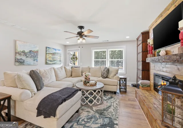 Photo 4 of Single family home for sale at 232 Stekoa Fls Rd, Clayton, GA 30525 | MLS# 10828111 | Listing updated on 2026-08-18