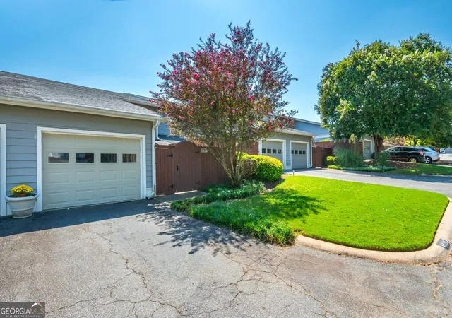 Photo 3 of Sale Pending at 4939 Meadow Ln, Marietta, GA 30068 | MLS# 10834080 | Listing updated on 2026-09-16
