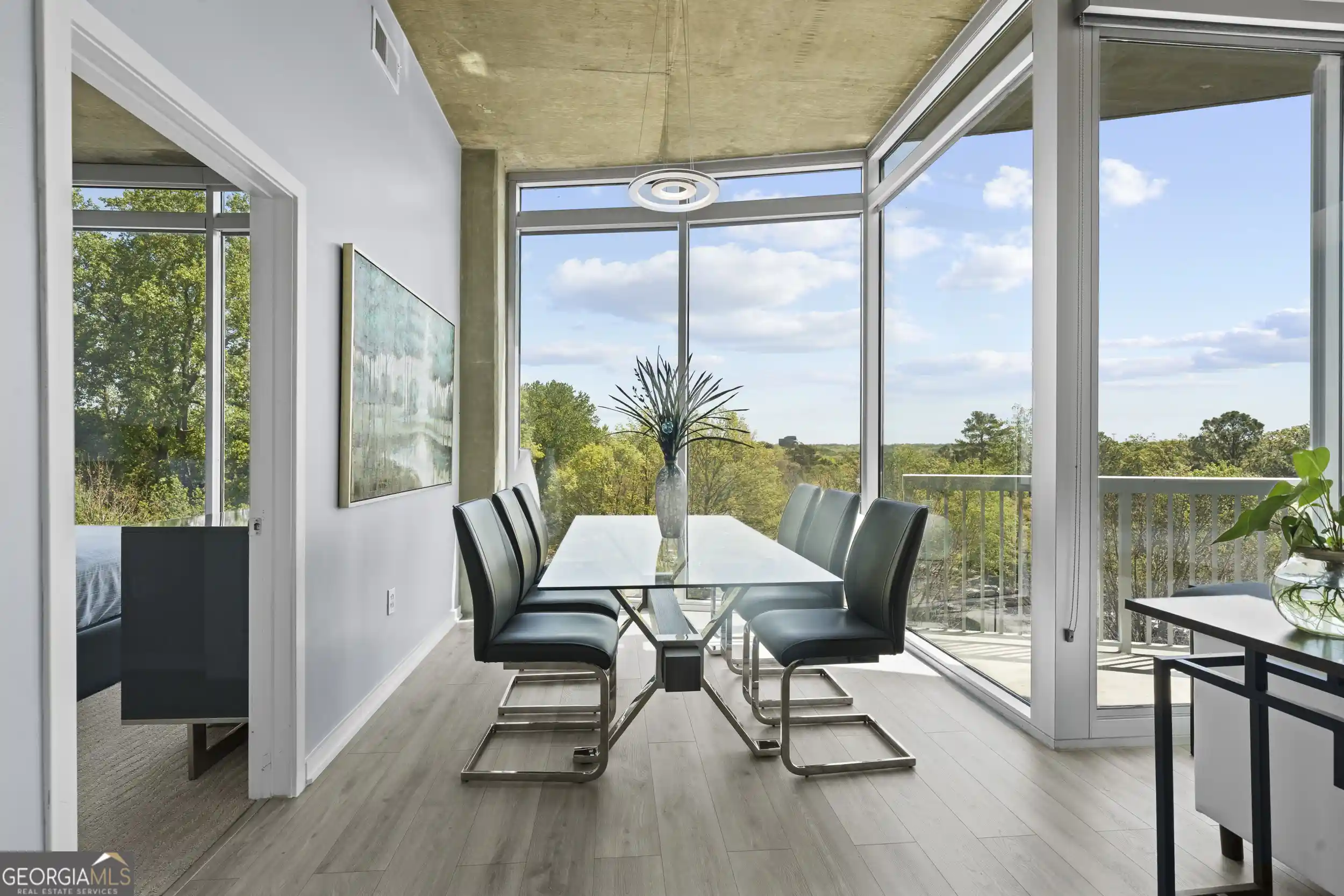 Listing Photo 2 - Condo for sale in 3300 Windy Ridge Pkwy Se located at 3300 Windy Ridge Pkwy Se, Atlanta, GA 30339 - Unit #502