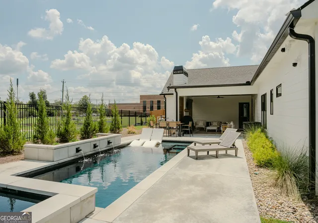 Photo 3 of Single family home for sale at 191 Lagrange St, Newnan, GA 30263 | MLS# 10828319 | Listing updated on 2026-09-18