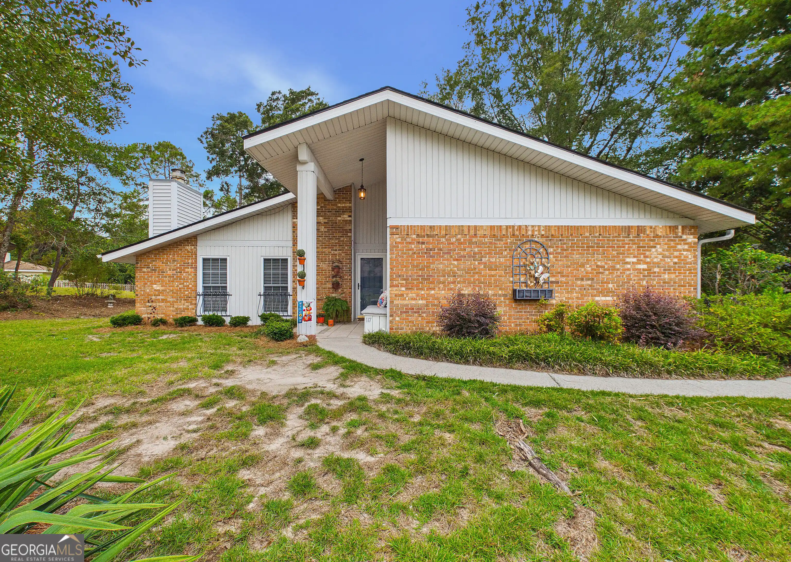 Photo 1 of Sale Pending at 117 Lake Front Dr, Warner Robins, GA 31088 | MLS# 10854249 | Listing updated on 2026-10-20