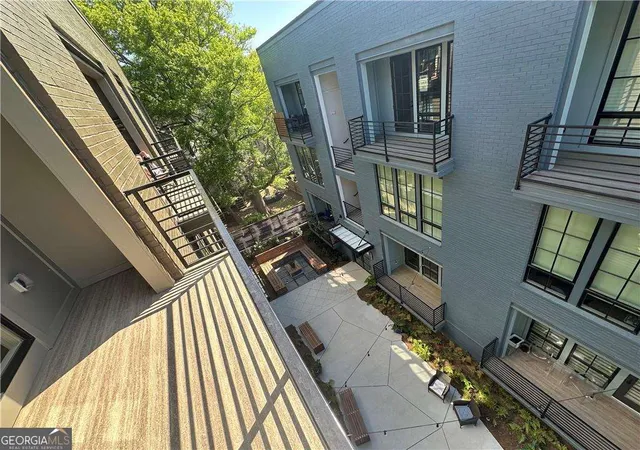Listing Photo 4 - Condo for sale in building located at 926 Hughley Cir, Atlanta, GA 30316 - Unit #88