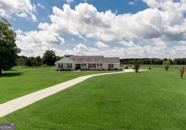 Homes for sale in Fitzgerald, GA | 691 Broxton Hwy, Fitzgerald, GA 31750 | MLS# 10799381