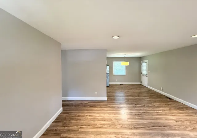 Photo 3 of Single family home for sale at 429 Se Oak Dr, Atlanta, GA 30354 | MLS# 10830243 | Listing updated on 2026-10-03
