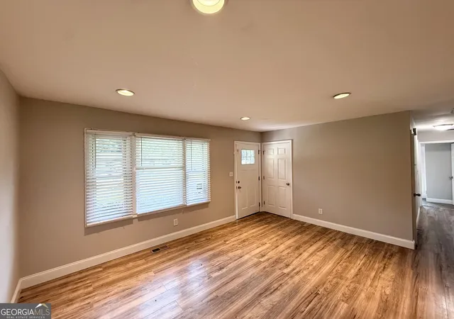 Photo 3 of Single family home for sale at 429 SE Oak Dr, Atlanta, GA 30354 | MLS# 10830243 | Listing updated on 2026-10-03