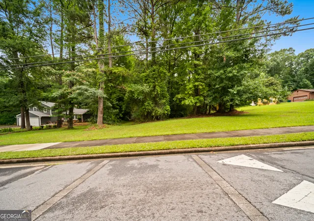 2nd image of 3570 Burlingham Dr, Lithonia, GA 30038 | MLS# 10776981