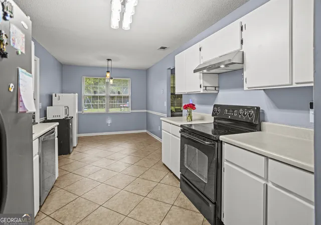 Photo 4 of Single family home for sale at 2360 Rowe St, Hinesville, GA 31313 | MLS# 10818849 | Listing updated on 2026-09-21