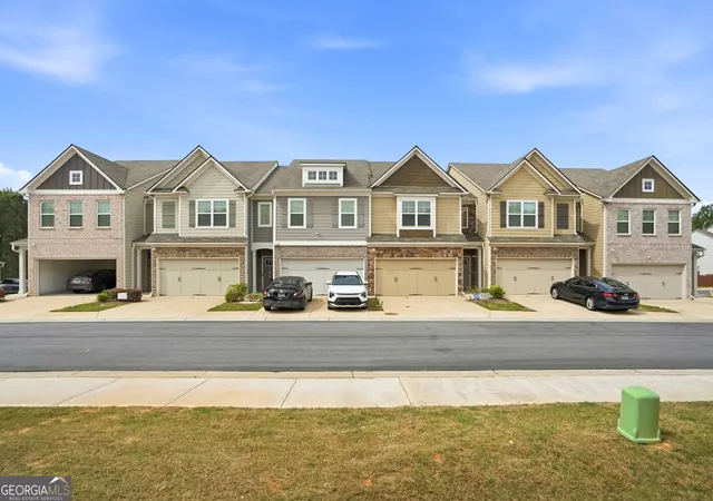 Photo 2 of Townhouse for sale at 7757 Medieval St, Fairburn, GA 30213 | MLS# 10726803 | Listing updated on 2026-04-21