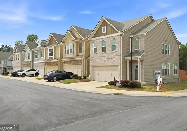 Photo 3 of Townhouse for sale at 7757 Medieval St, Fairburn, GA 30213 | MLS# 10726803 | Listing updated on 2026-04-21