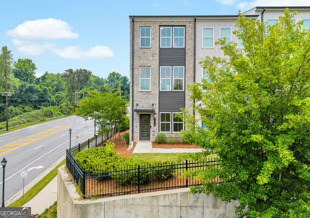 Townhouse for sale at 2651 Stream Ter Nw, Atlanta, GA 30318 | MLS# 10770052