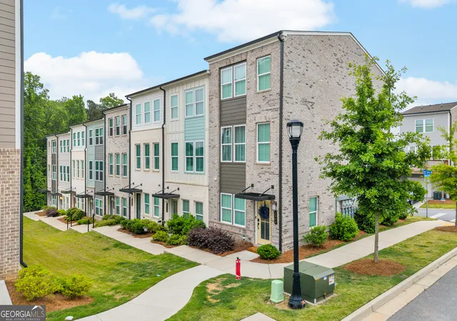 Photo 3 of Townhouse for sale at 2651 Stream Ter Nw, Atlanta, GA 30318 | MLS# 10770052 | Listing updated on 2026-10-08